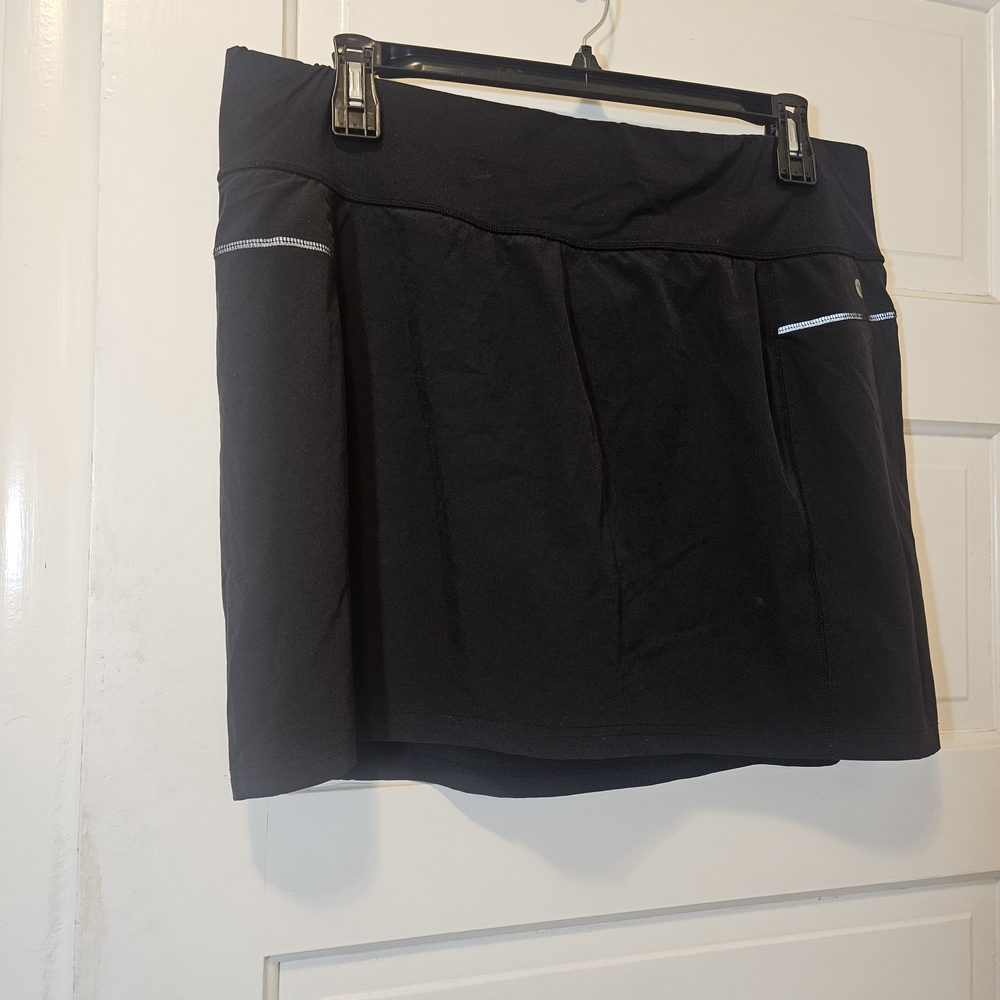 Livi Active Dark Skort